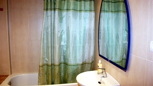 Rooms in Barcelona Ciutat Vella - photo 3