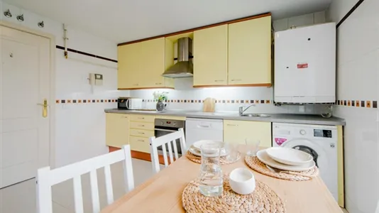 Rooms in El Encinar de los Reyes - photo 8