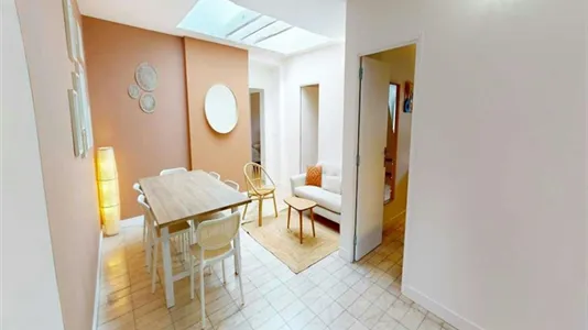 Rooms in Paris 8ème arrondissement - photo 7