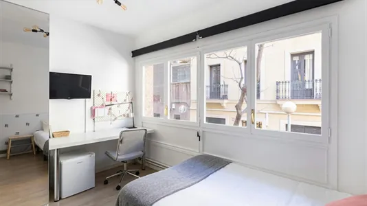 Rooms in Barcelona Eixample - photo 7