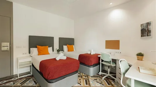 Rooms in Barcelona Eixample - photo 7