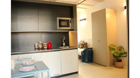 Rooms in Badalona - photo 4