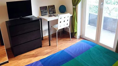 Room for rent in Milano Zona 6 - Barona, Lorenteggio, Milan
