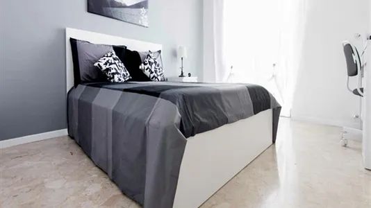 Rooms in Sesto San Giovanni - photo 2