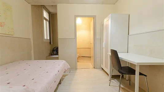 Rooms in Barcelona Eixample - photo 3