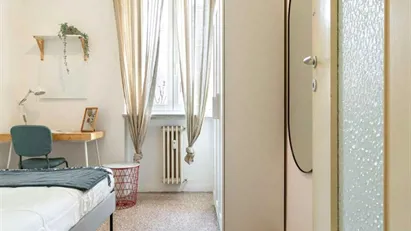 Room for rent in Milano Zona 8 - Fiera, Gallaratese, Quarto Oggiaro, Milan