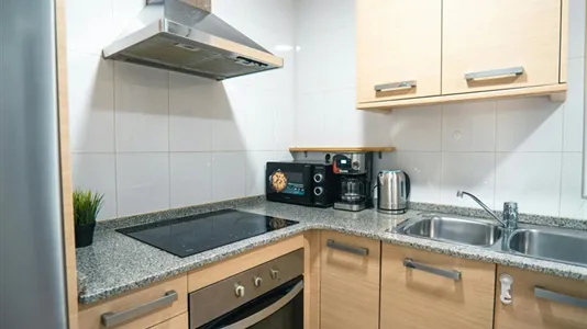 Rooms in Barcelona Ciutat Vella - photo 8