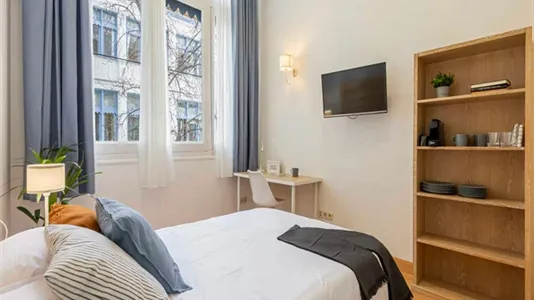 Rooms in Madrid Centro - photo 10