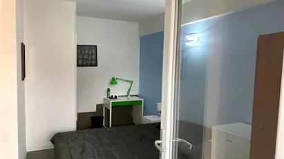 Room for rent in Roma Municipio VI – Roma Delle Torri, Rome