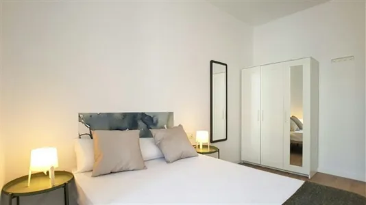 Rooms in Barcelona Eixample - photo 2
