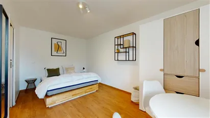 Room for rent in Saint-Germain-en-Laye, Île-de-France