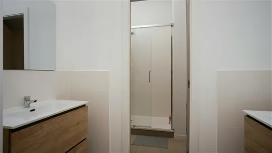Rooms in Barcelona Eixample - photo 10