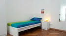 Room for rent, Turin, Piemonte, &lt;span class=&quot;blurred street&quot; onclick=&quot;ProcessAdRequest(7827932)&quot;&gt;&lt;span class=&quot;hint&quot;&gt;See streetname&lt;/span&gt;[xxxxxxxxxxxxx]&lt;/span&gt;