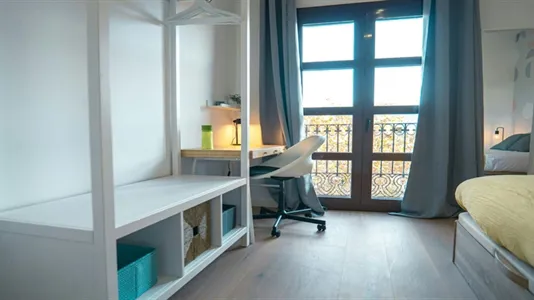 Rooms in Barcelona Ciutat Vella - photo 3