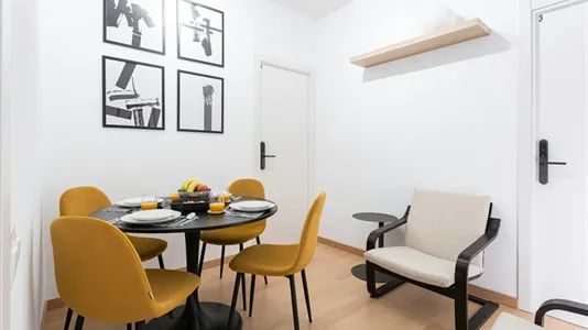 Rooms in Barcelona Eixample - photo 8