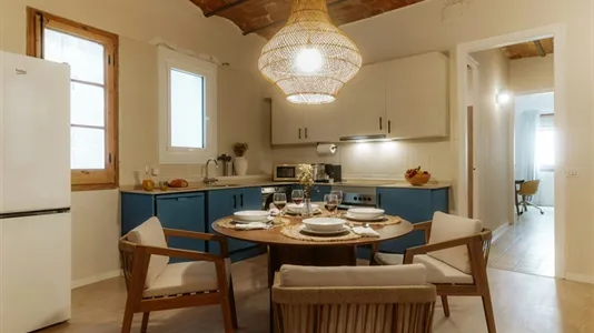 Rooms in Barcelona Ciutat Vella - photo 10