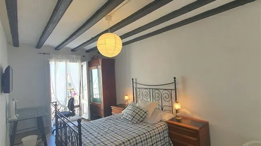 Rooms in Barcelona Ciutat Vella - photo 9