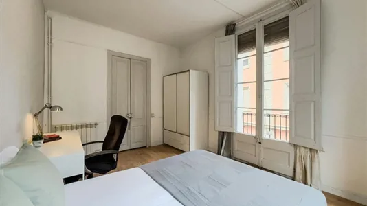 Rooms in Barcelona Eixample - photo 2