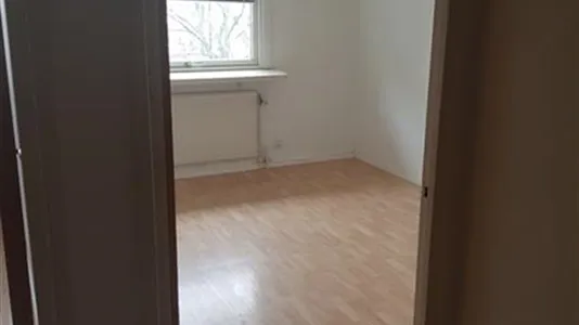 Houses in Södertälje - photo 3