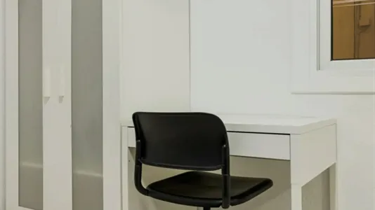 Rooms in Barcelona Ciutat Vella - photo 3