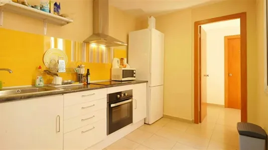 Rooms in Barcelona Ciutat Vella - photo 4