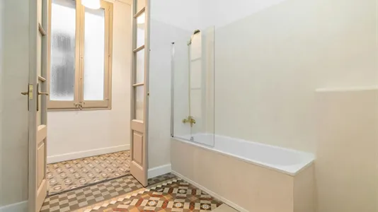 Rooms in Barcelona Ciutat Vella - photo 9