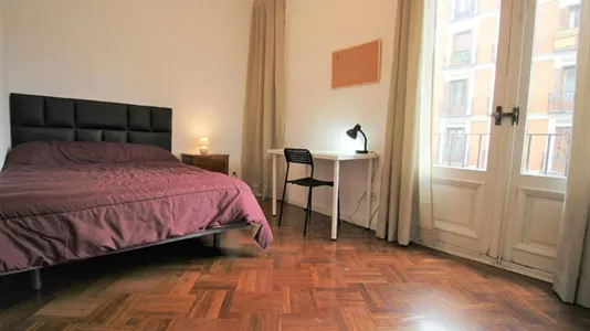 Rooms in Madrid Centro - photo 1