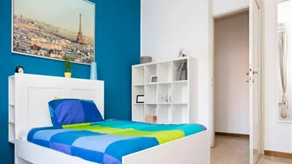 Room for rent in Milano Zona 8 - Fiera, Gallaratese, Quarto Oggiaro, Milan