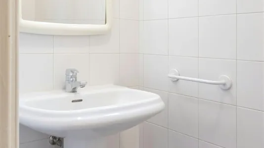 Rooms in Madrid Chamberí - photo 9