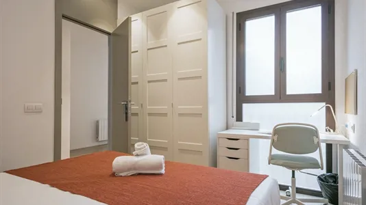 Rooms in Barcelona Eixample - photo 2