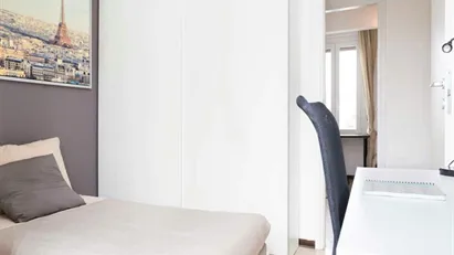 Room for rent in Milano Zona 8 - Fiera, Gallaratese, Quarto Oggiaro, Milan