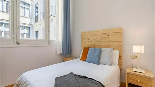 Rooms in Madrid Centro - photo 8