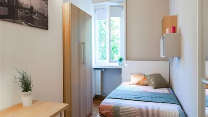 Room for rent in Milano Zona 6 - Barona, Lorenteggio, Milan