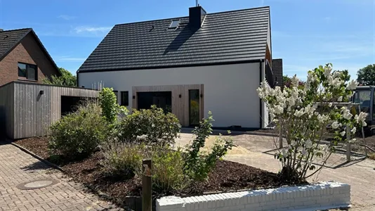 Houses in Segeberg - photo 4