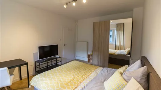 Rooms in Frankfurt Mitte-Nord - photo 2