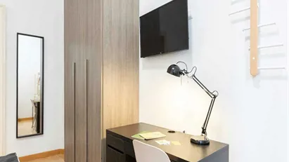 Room for rent in Milano Zona 4 - Vittoria, Forlanini, Milan