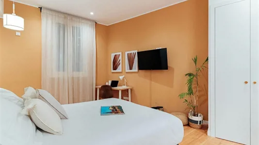 Rooms in Barcelona Eixample - photo 2