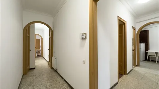 Rooms in Barcelona Ciutat Vella - photo 8