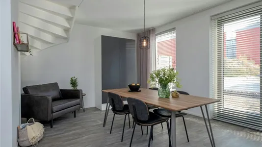 Houses in Groningen - photo 2