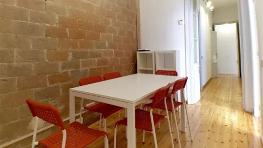 Rooms in Barcelona Eixample - photo 10