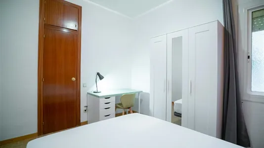 Rooms in Barcelona Sants-Montjuïc - photo 4