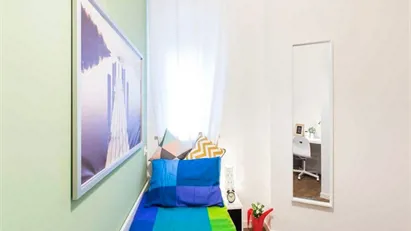 Room for rent in Milano Zona 6 - Barona, Lorenteggio, Milan