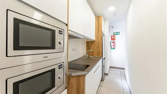 Rooms in Madrid Centro - photo 8