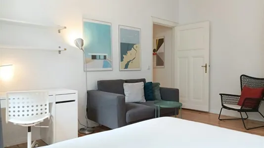 Apartments in Berlin Neukölln - photo 4