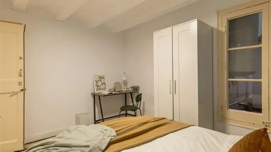 Rooms in Barcelona Ciutat Vella - photo 3