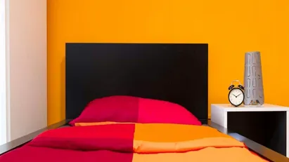 Room for rent in Milano Zona 6 - Barona, Lorenteggio, Milan