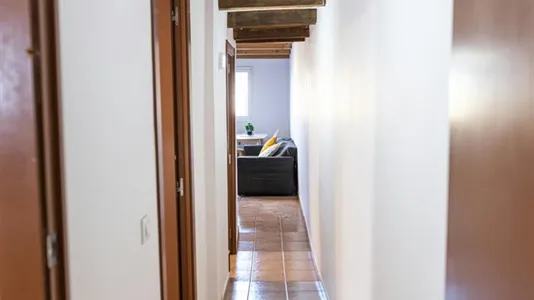 Rooms in Barcelona Ciutat Vella - photo 10