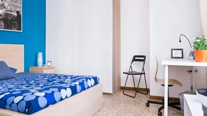 Room for rent in Milano Zona 8 - Fiera, Gallaratese, Quarto Oggiaro, Milan