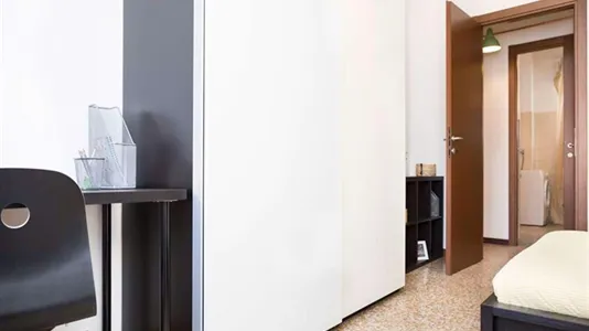 Rooms in Milano Zona 8 - Fiera, Gallaratese, Quarto Oggiaro - photo 7