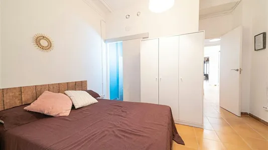 Rooms in Barcelona Ciutat Vella - photo 2
